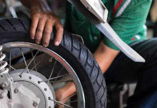 Motorcycle tyre installation